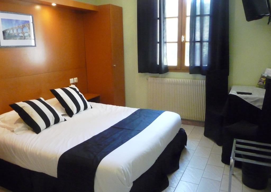 Hotel Restaurant Le Colombier Remoulins Pokój zdjęcie