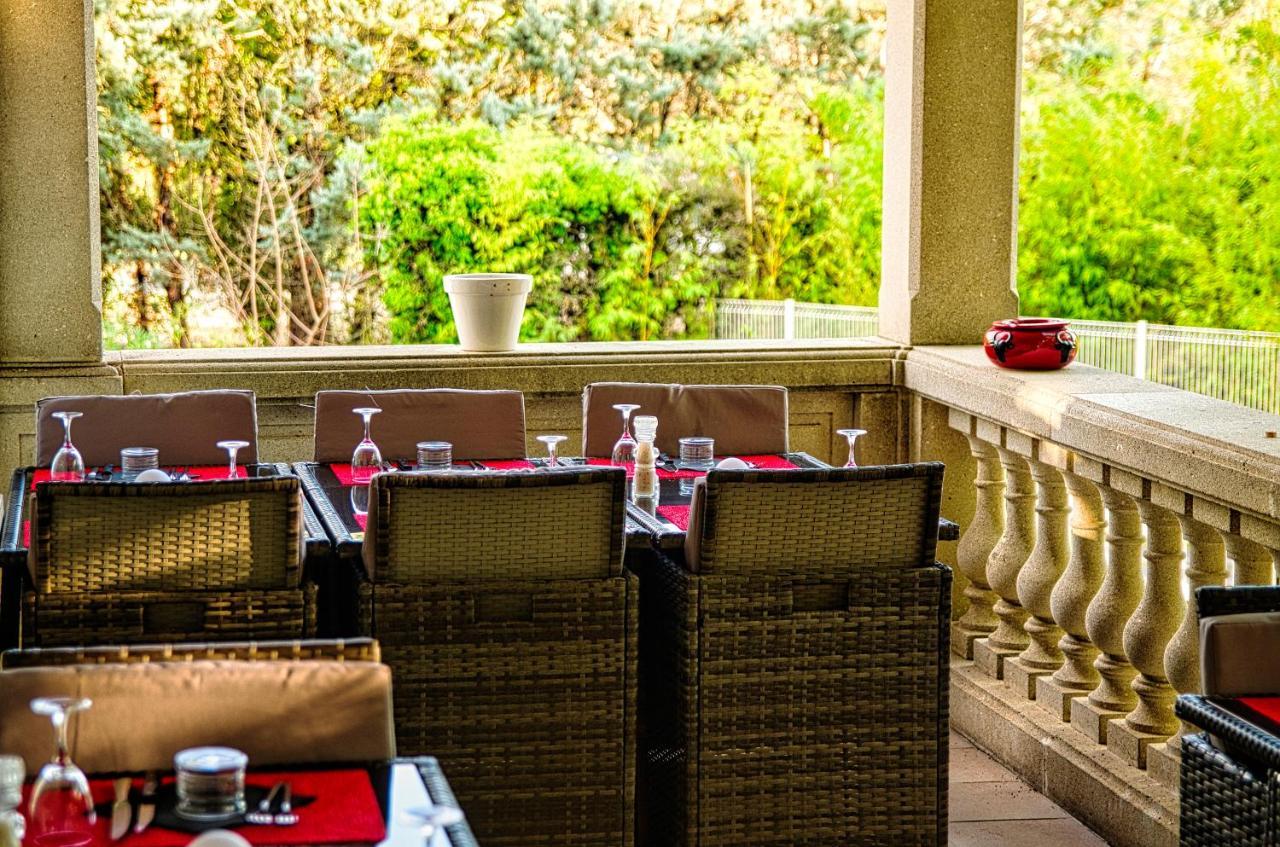 Hotel Restaurant Le Colombier Remoulins Zewnętrze zdjęcie