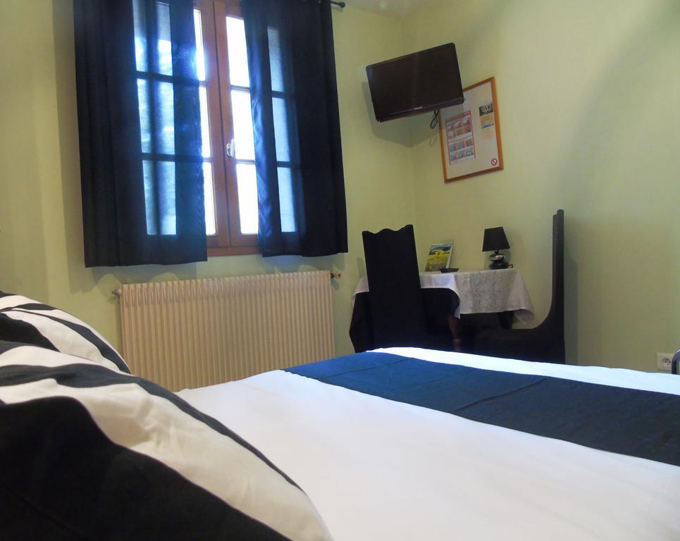 Hotel Restaurant Le Colombier Remoulins Zewnętrze zdjęcie