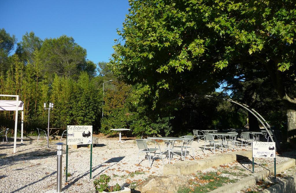 Hotel Restaurant Le Colombier Remoulins Zewnętrze zdjęcie