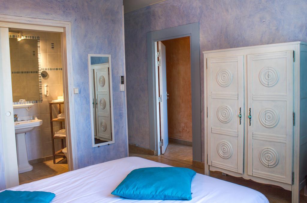 Hotel Restaurant Le Colombier Remoulins Zewnętrze zdjęcie