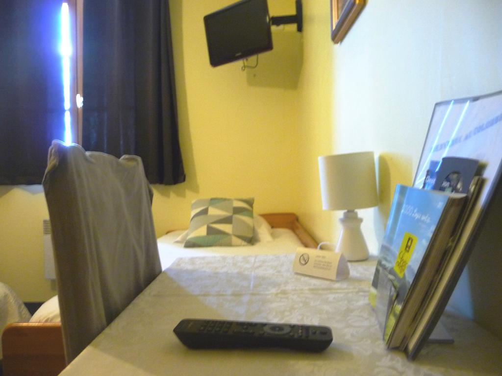 Hotel Restaurant Le Colombier Remoulins Zewnętrze zdjęcie