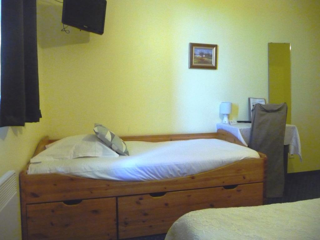 Hotel Restaurant Le Colombier Remoulins Zewnętrze zdjęcie